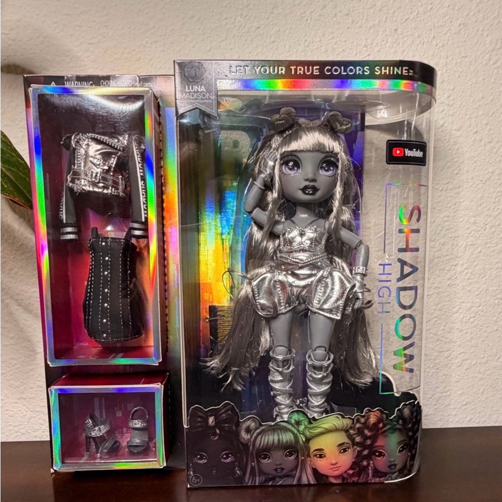 Rainbow High Shadow Series 1 Luna Madison Greyscale Box Fashion Doll - Picture 2 of 3